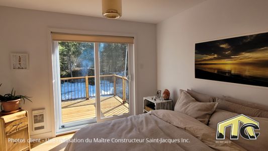 Chambre avec porte patio